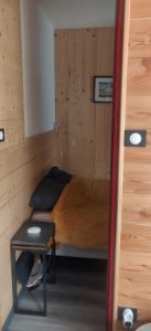 vue latérale sur lit double